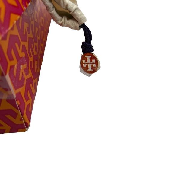 Tory Burch Reva Metal Logo Tumbled Patent Grain Size 5 - Picture 4 of 7